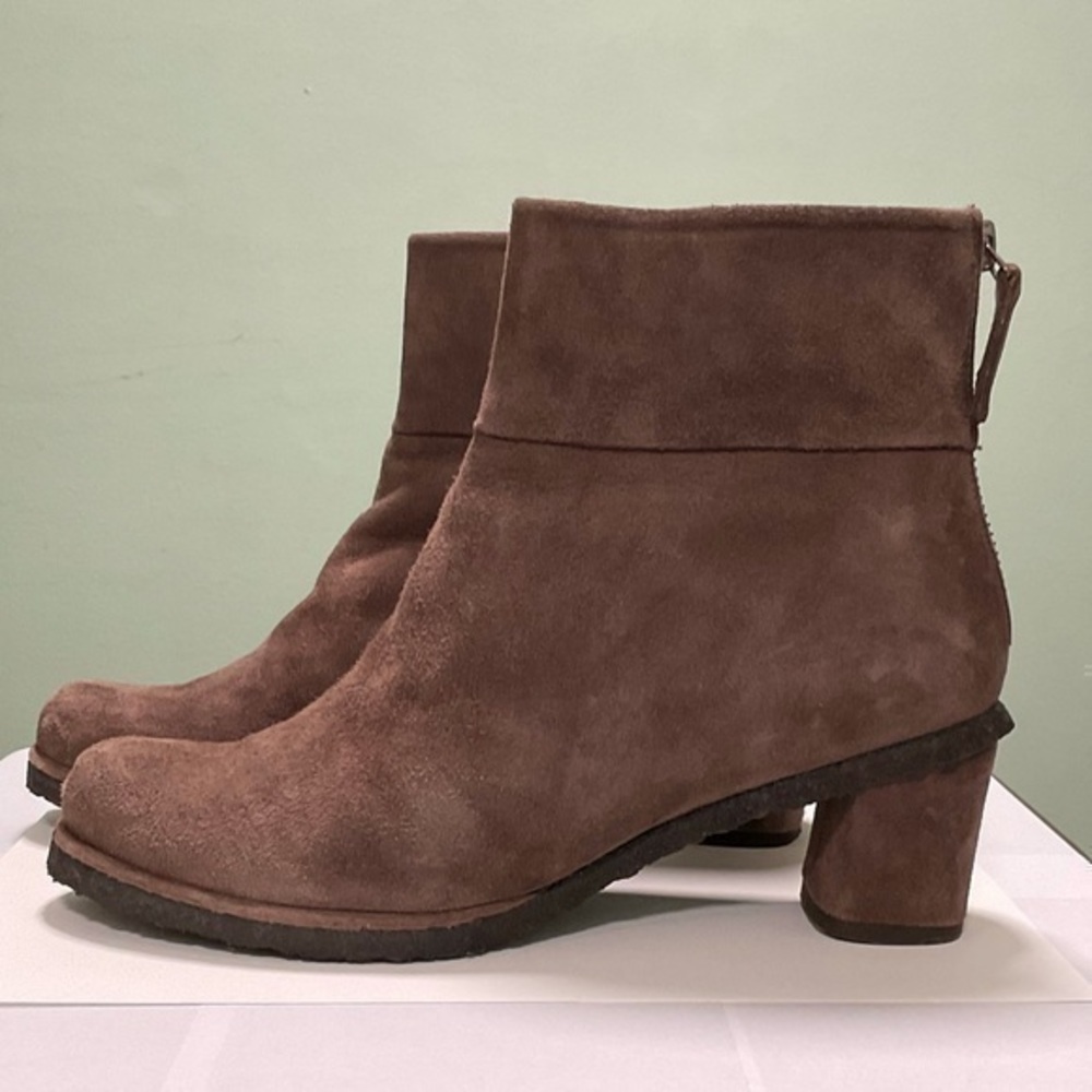 NWOT-AUDLEY LONDON-Suede Ankle Boots-Size US6/EU37